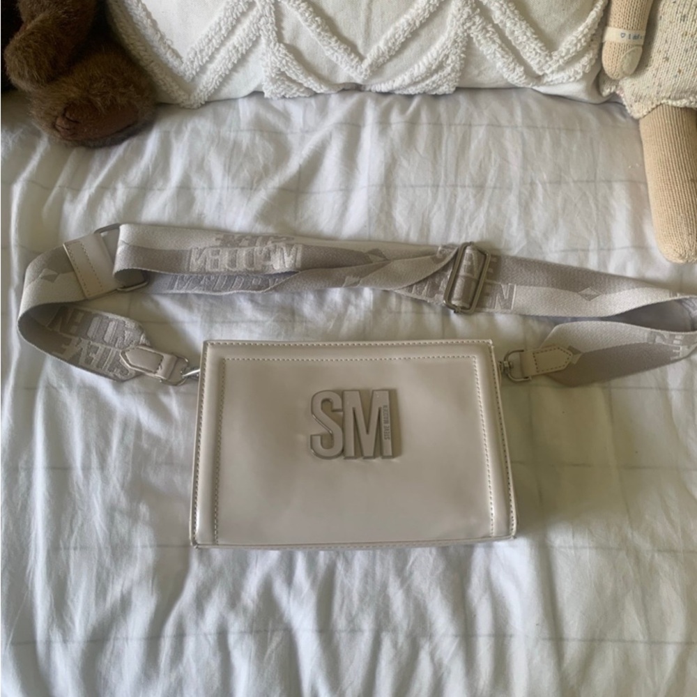 Steve Maddens White Crossbody Bag